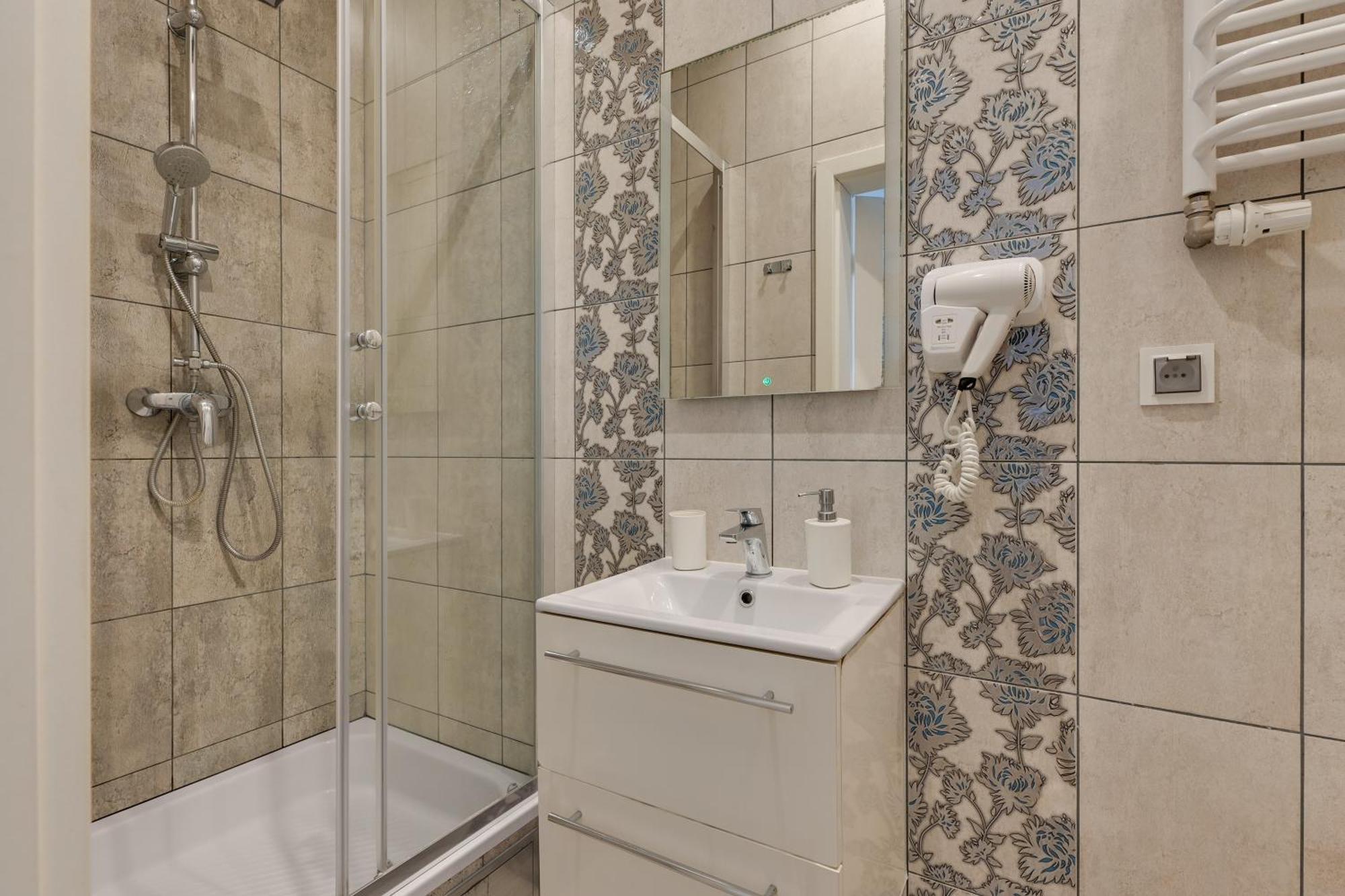 Double Room Private Bathroom
